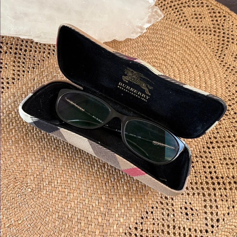 Burberry glasses have